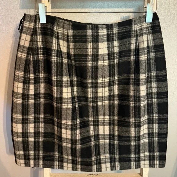 Vintage Anne Klein Black and White Plaid Wool Wrap Skirt Fringe Size 10 USA - Picture 2 of 7